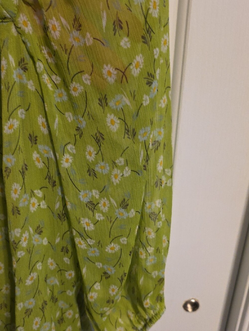 LC Lauren Conrad green ditsy floral blouse - Picture 5 of 8